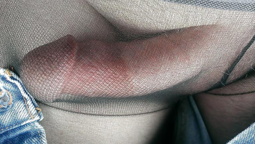 15P Black pantyhose under jeans