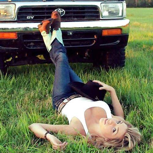 25P Cowgirl and jeans V