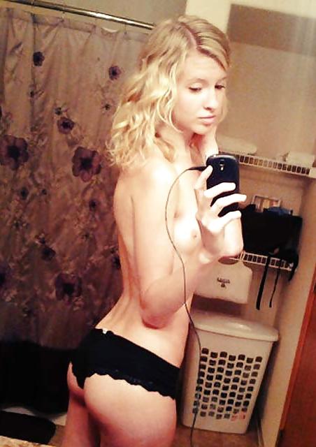 25P Mirror Girls 19: Sexy Teen Self Shots