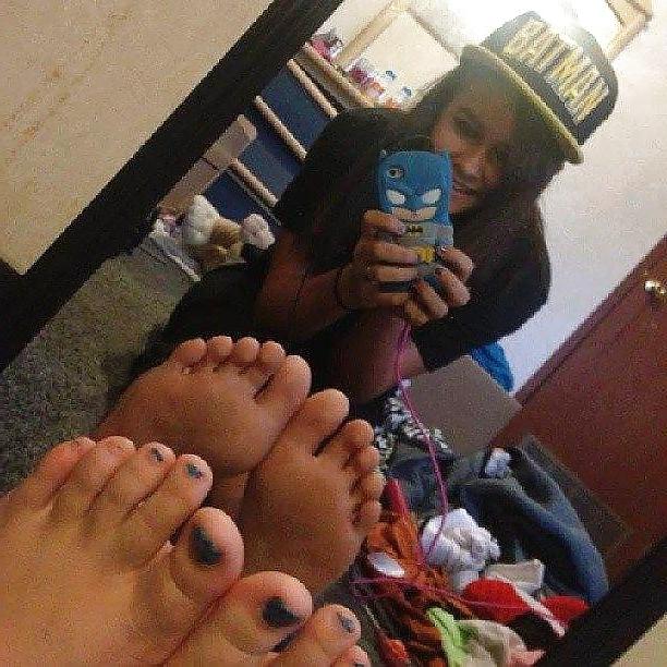 11P Feet in the mirror !