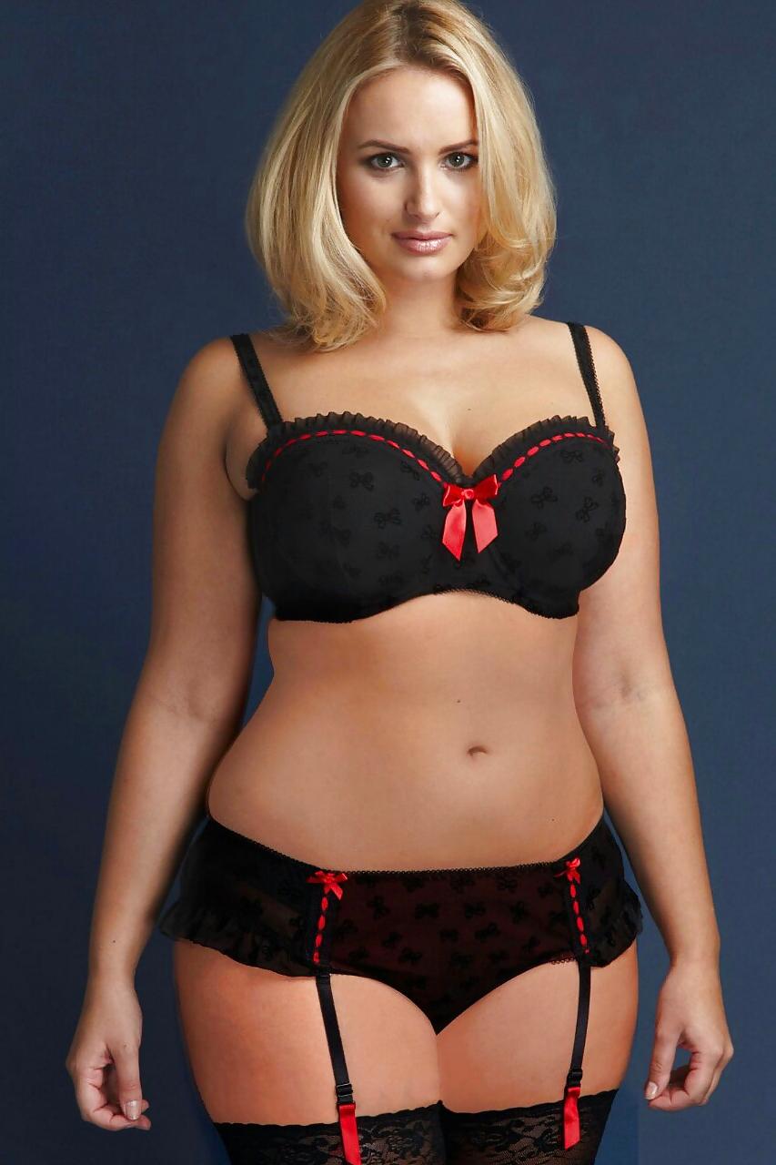 19P Sexy Curvy Milfs & Girlfriends 2
