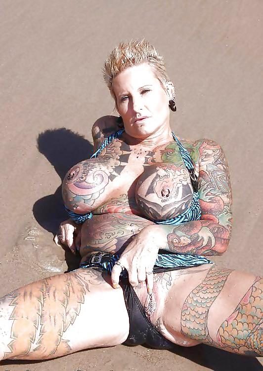 25P Inked Adult Entertainer: BlacK Widow