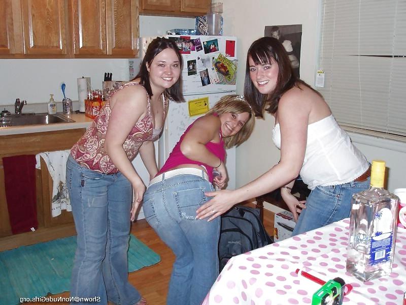 15P Asses in Jeans
