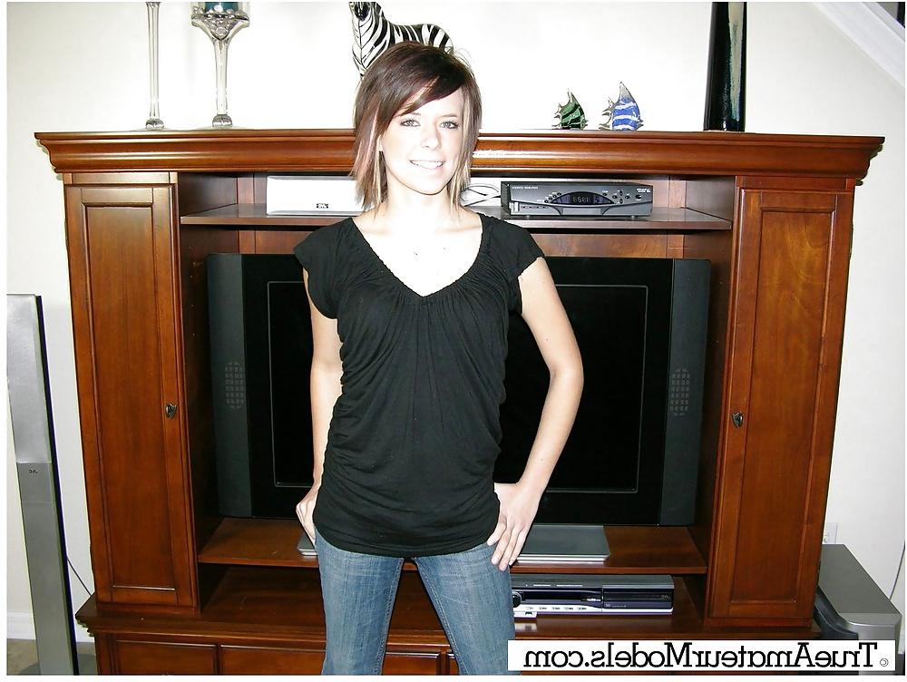 17P Hot Short Haired Amateur Chloe B.