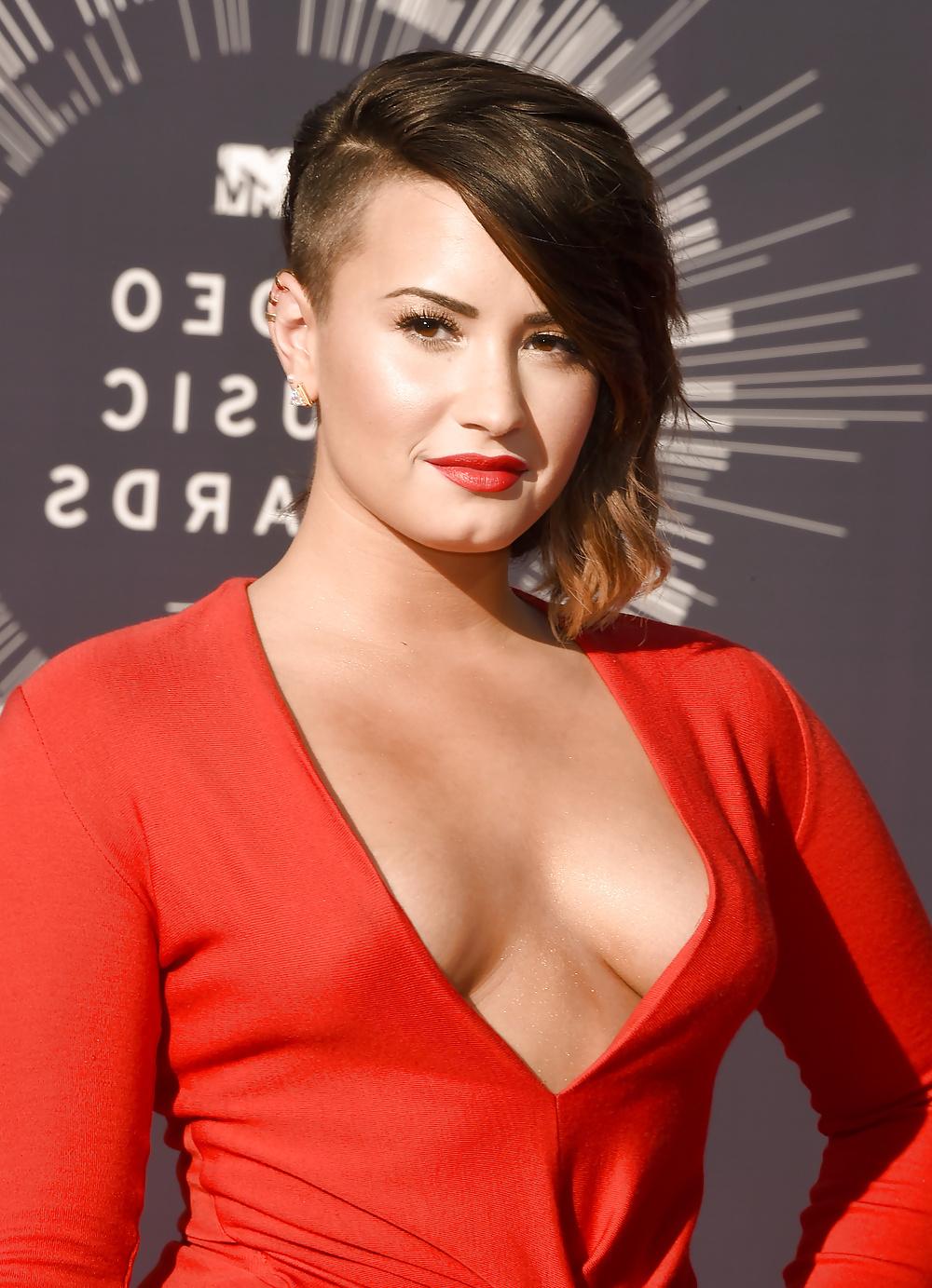 17P Demi Lovato - MTV Video Music Awards 2014