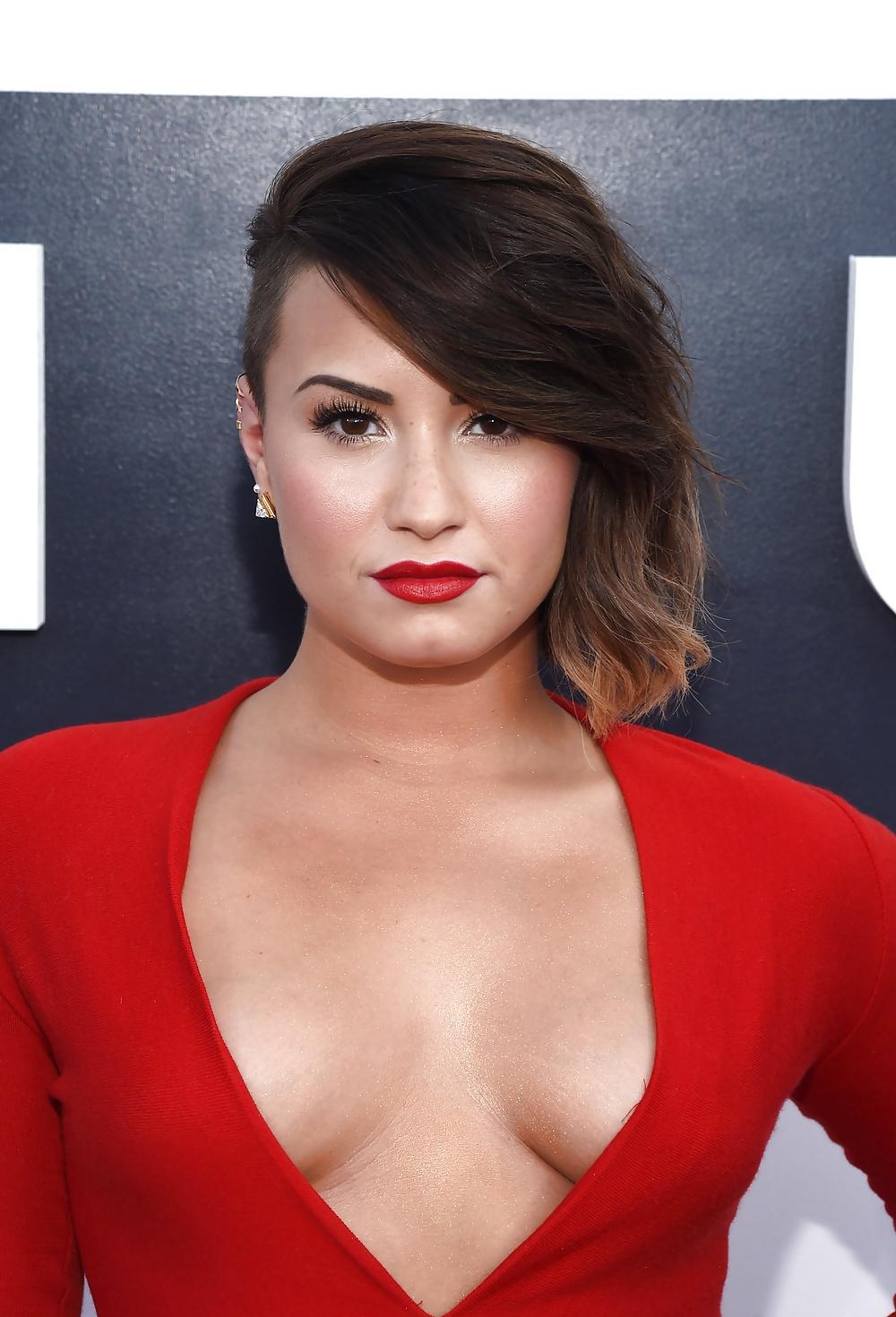 17P Demi Lovato - MTV Video Music Awards 2014