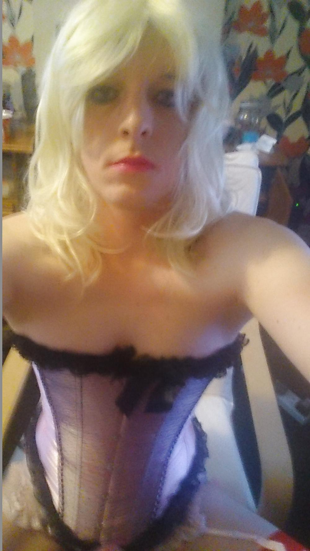 25P Blonde bimbo in pink corset