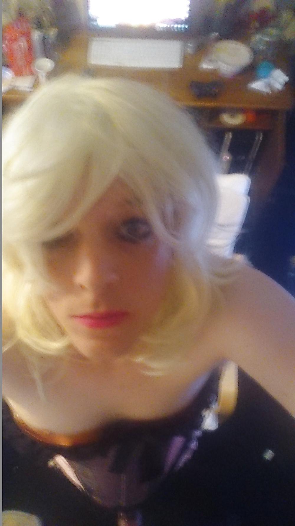 25P Blonde bimbo in pink corset