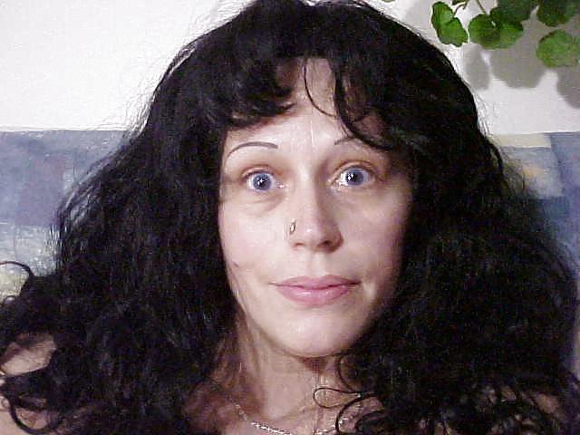 25P Violett in black wig fucking threesome