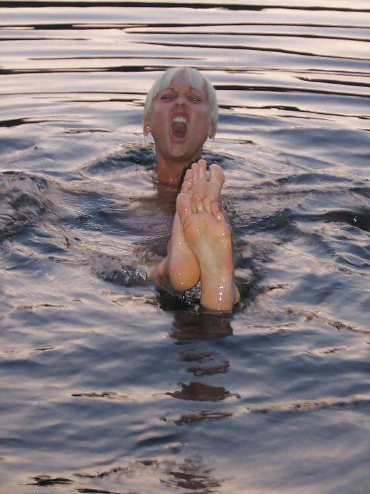 15P Small bathing between friends