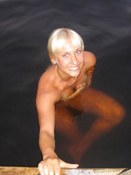 15P Small bathing between friends