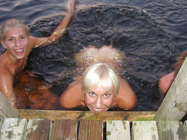 15P Small bathing between friends