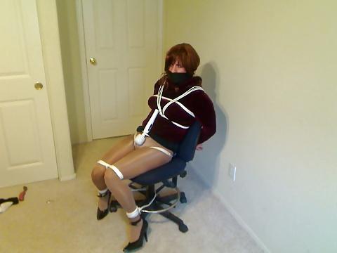 10P Cd's and tv's all tied up
