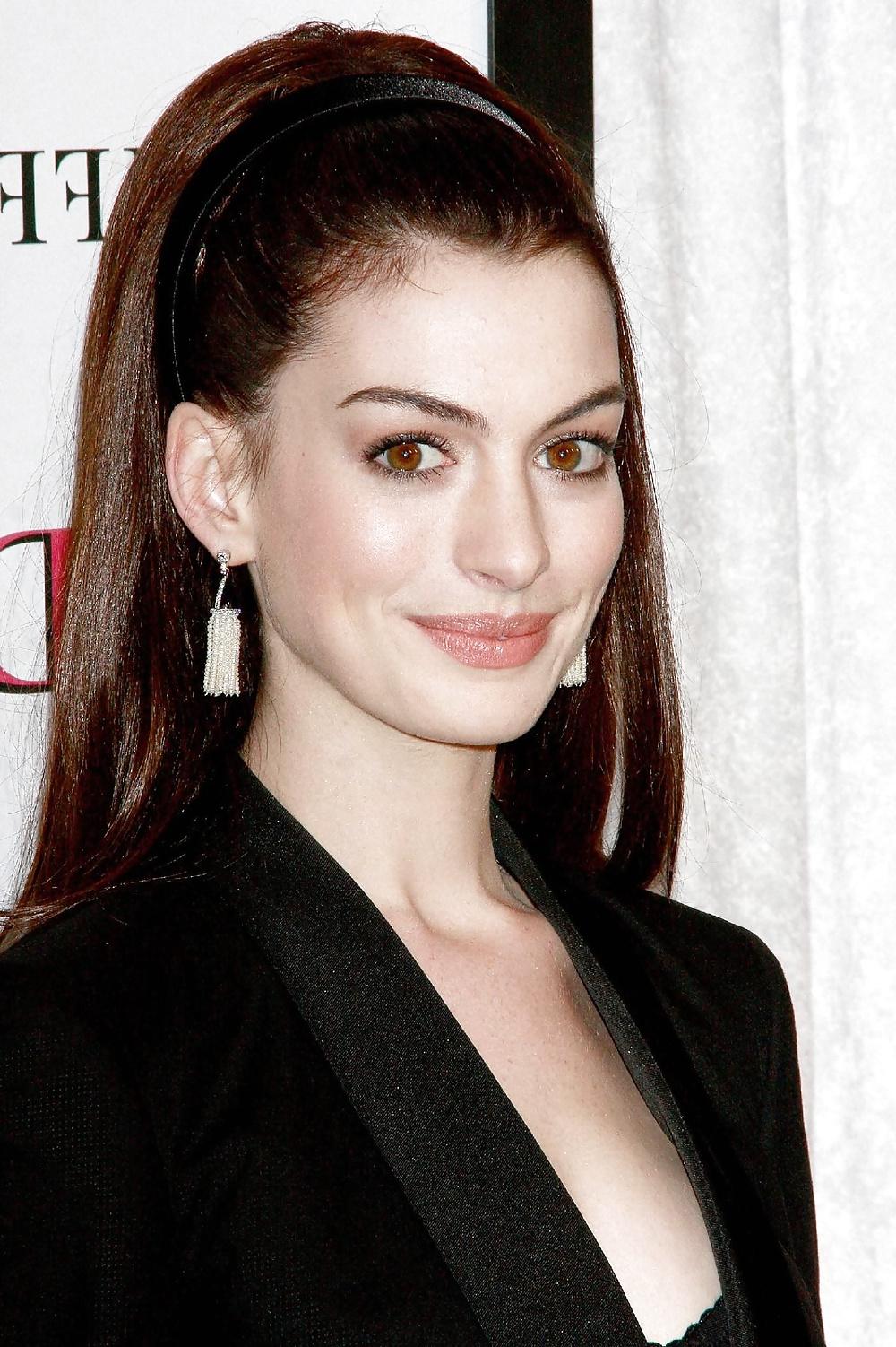 15P Anne Hathaway - Glamour Girl