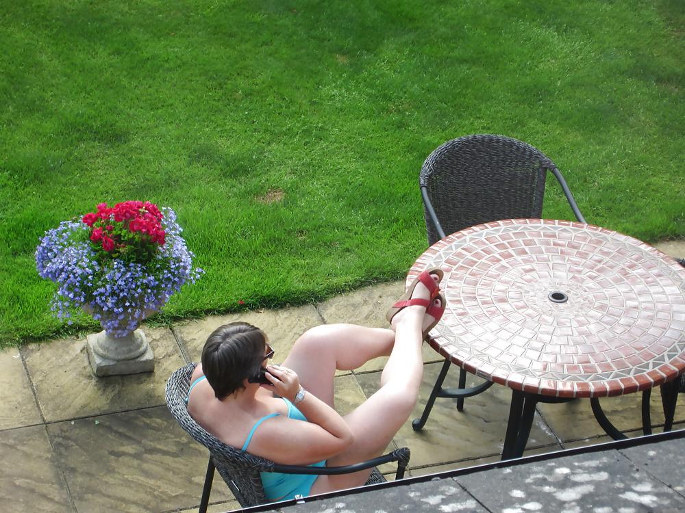 25P Mature curvy wife wears tankini in the garden