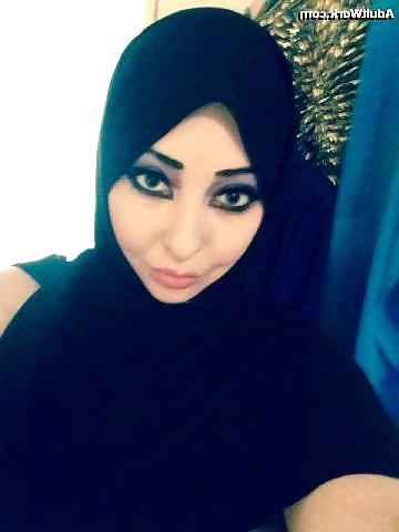 22P Niqabi Arab Mistress