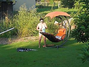 16P Nackt im Garten 