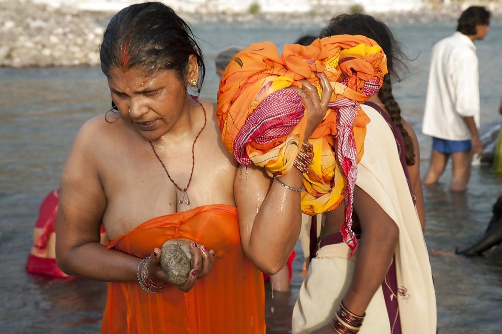 14P Desi woman bathing