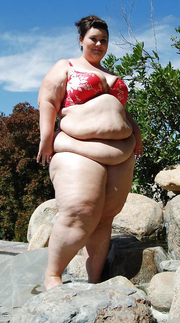 12P FAT GIRLS OUTDOORS