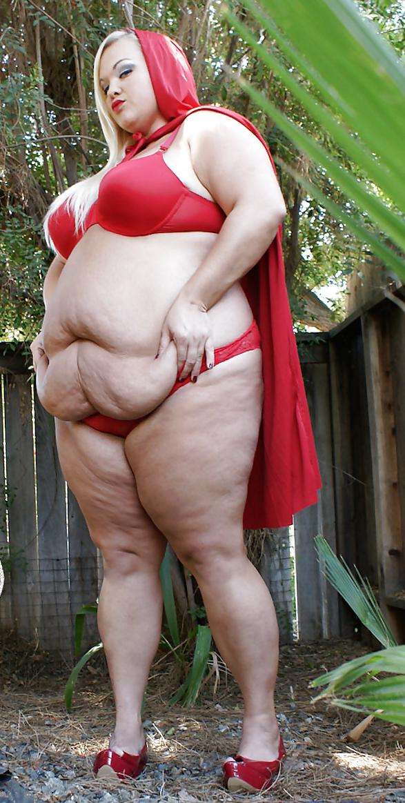 12P FAT GIRLS OUTDOORS