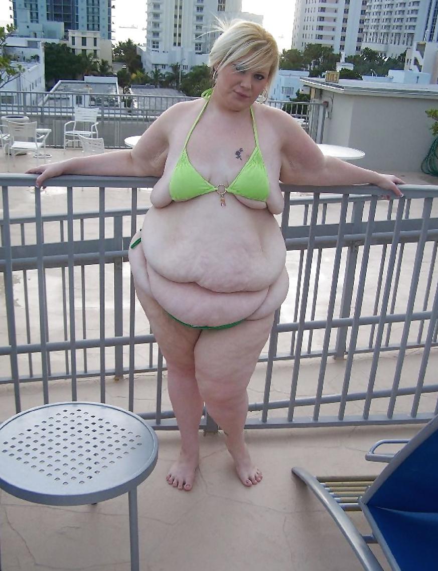 12P FAT GIRLS OUTDOORS