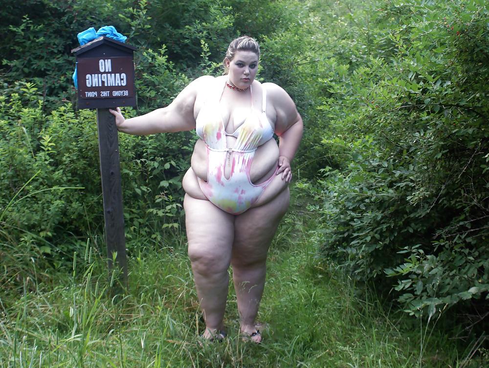 12P FAT GIRLS OUTDOORS