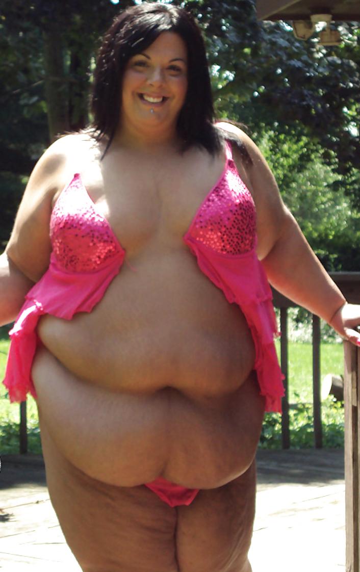 12P FAT GIRLS OUTDOORS