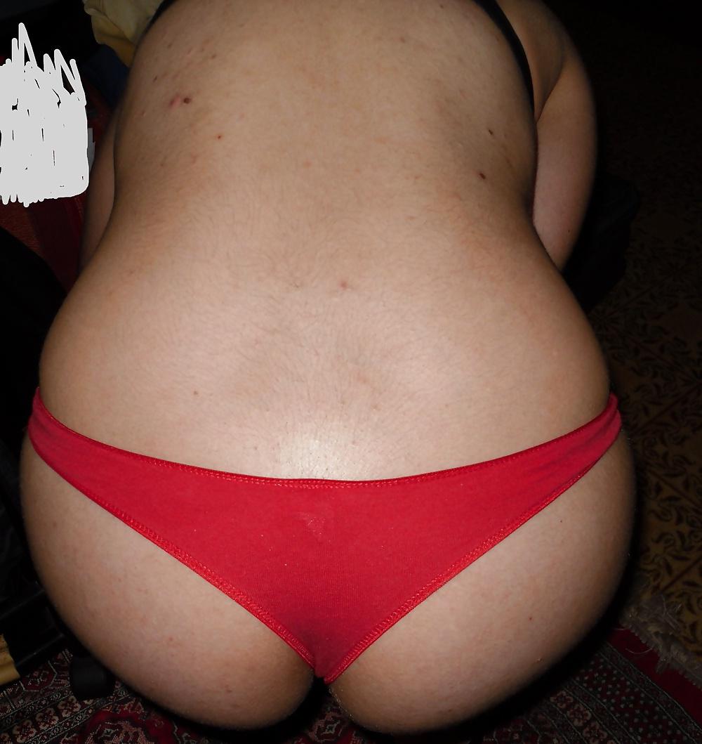 18P Slut Amateur Thong Ass and Pussy