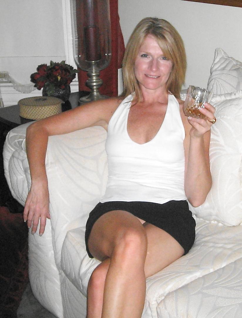 22P Sexy Wife Showing Off