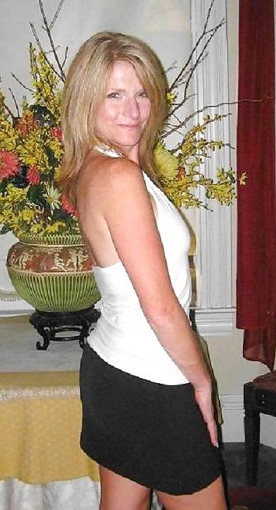 22P Sexy Wife Showing Off