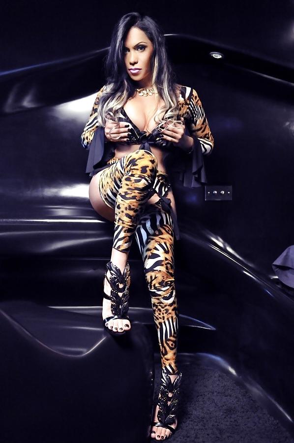 16P Beatiful curvy trans with a monster dick