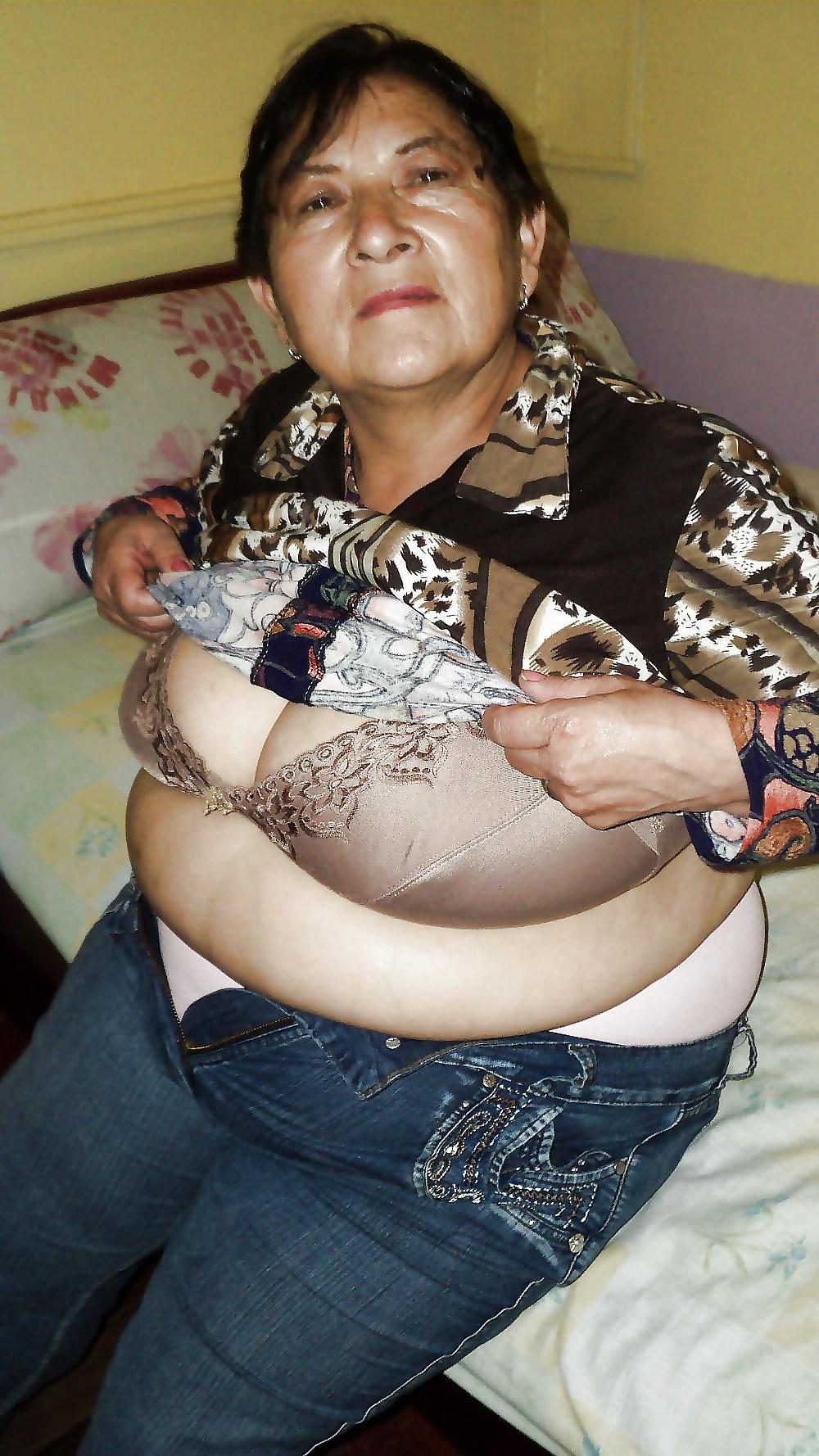 7P Fat Granny wouldn't get naked