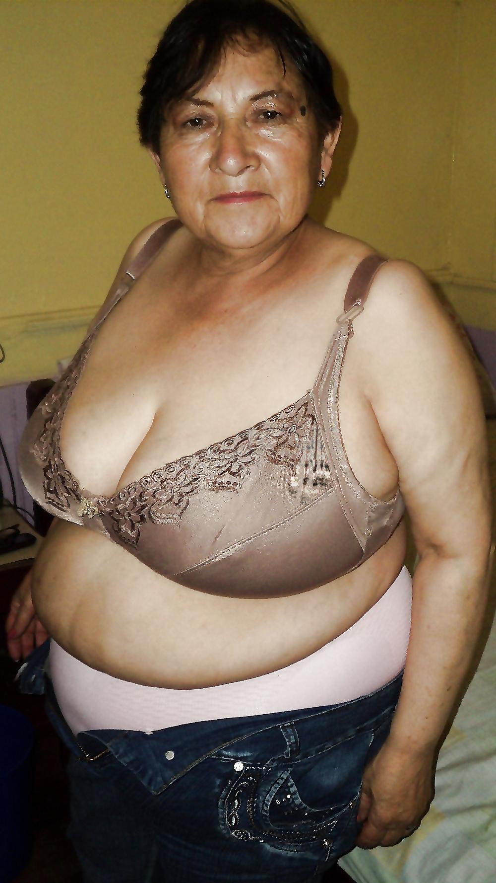 7P Fat Granny wouldn't get naked