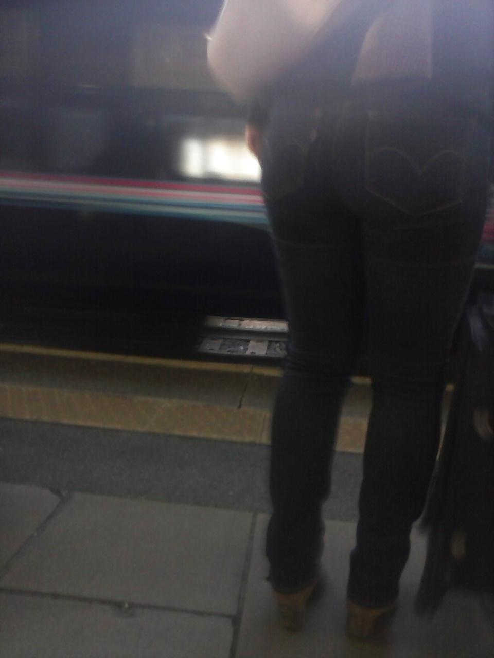 25P 2014 Levi's and Diesel Jeans Candids