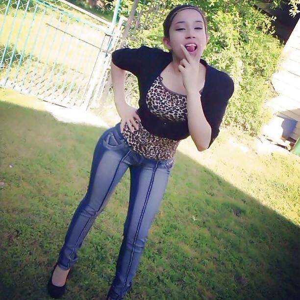 25P Teen sluts in tight jeans 3.
