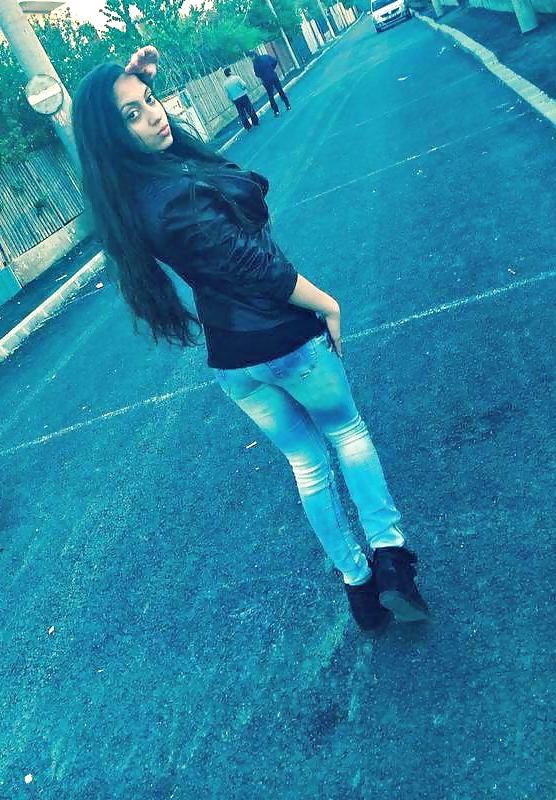 25P Teen sluts in tight jeans 3.