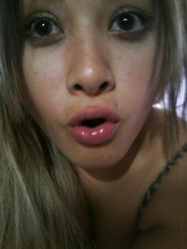 12P Hot blonde pics check her video out too