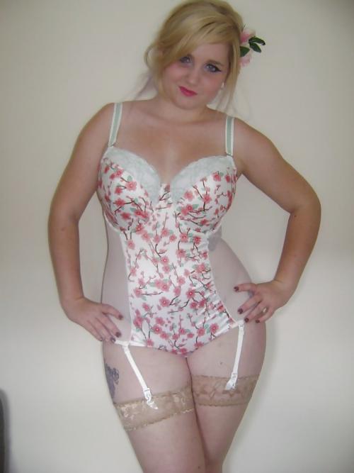 25P Sexy Curvy Milfs & Girlfriends 5