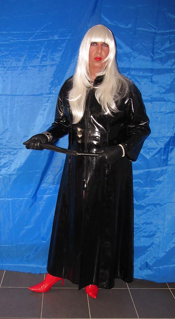 25P Mistress Chrissie and her male sub!