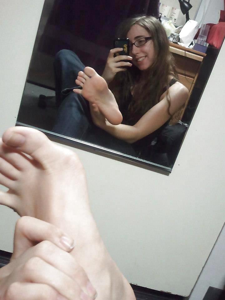25P Girls feet in the mirror