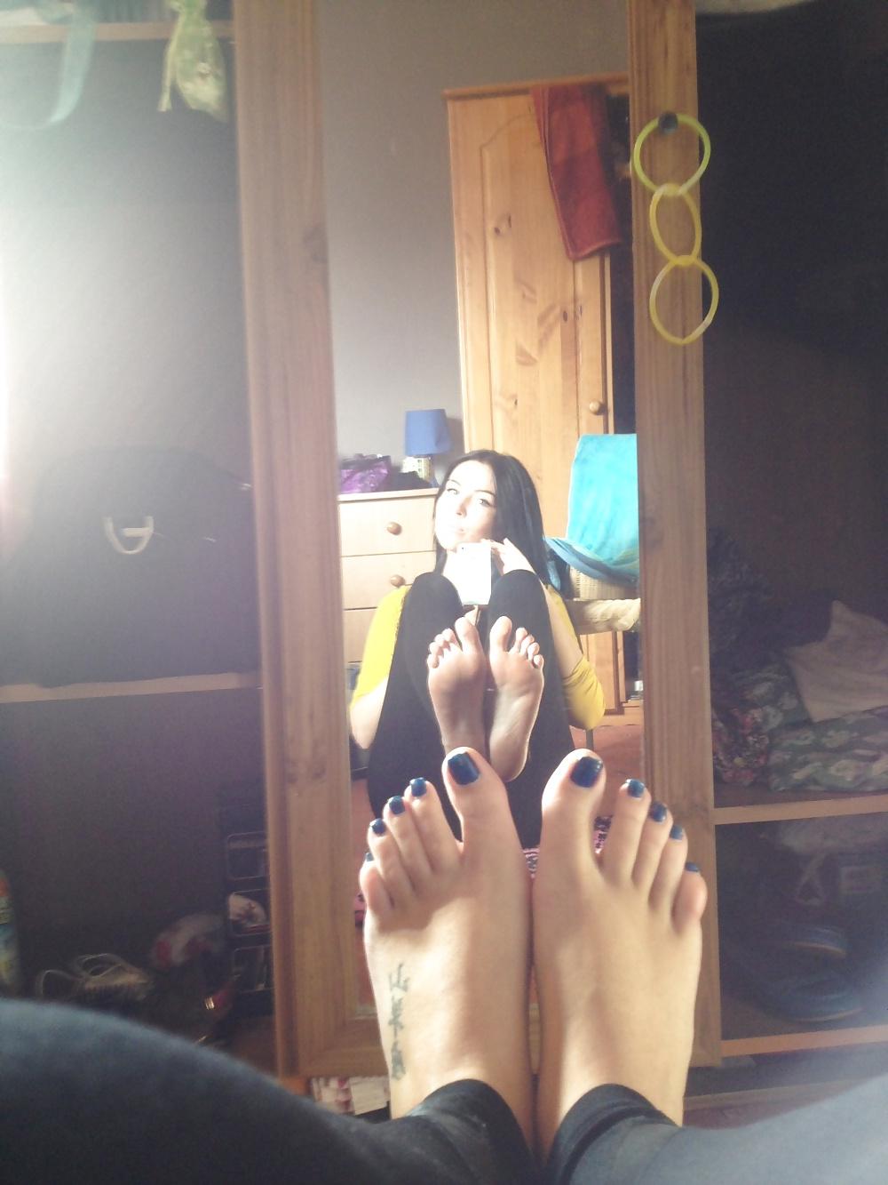 25P Girls feet in the mirror