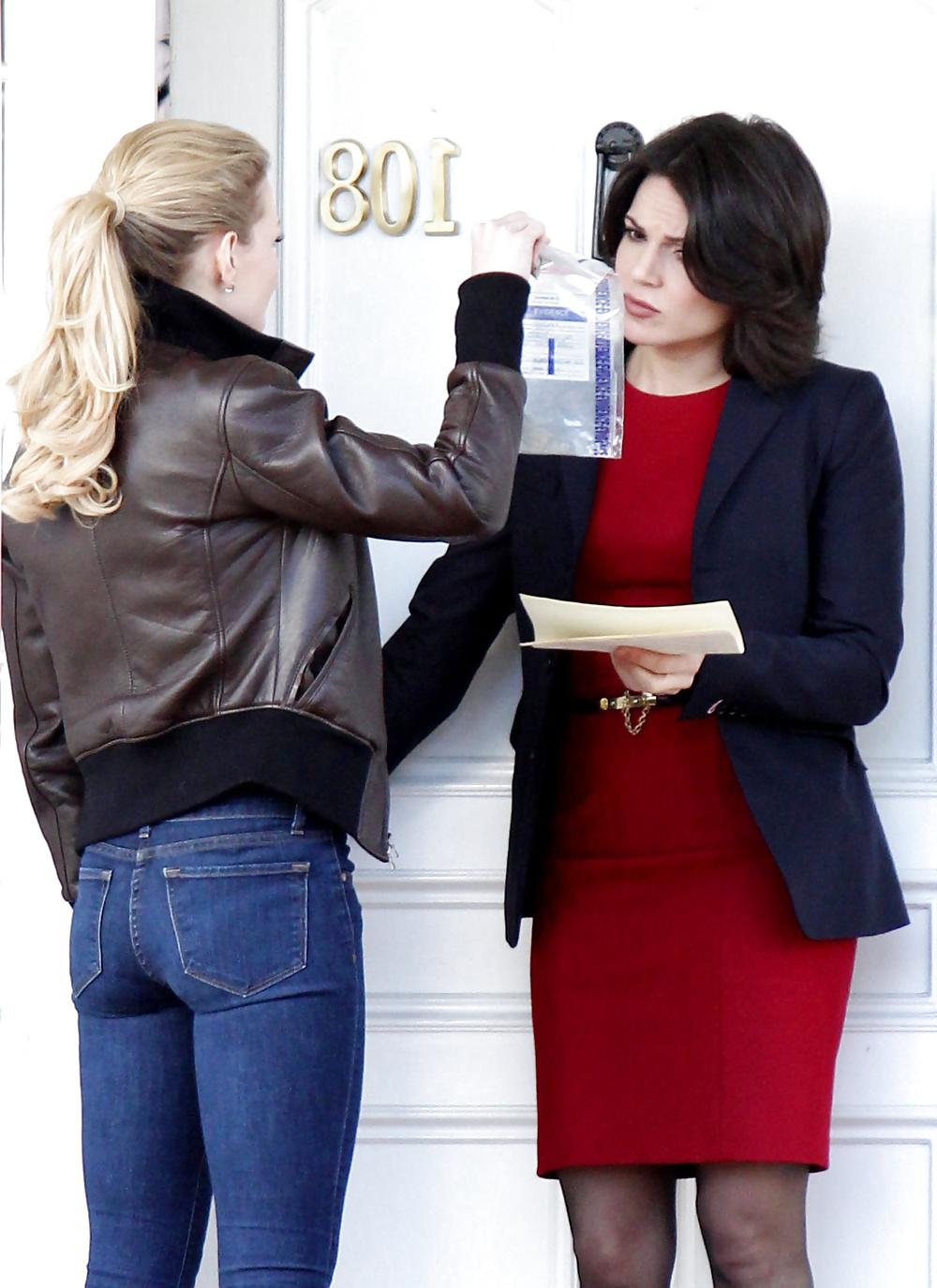 6P Jennifer morrison's ass was made for jeans 