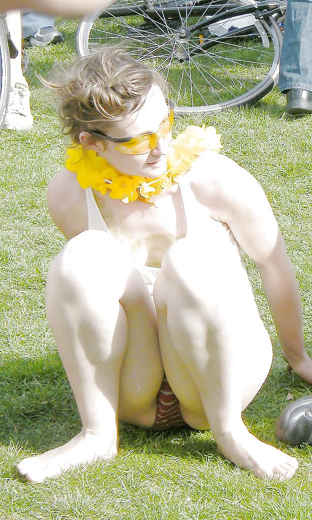25P Thong Hunting In London