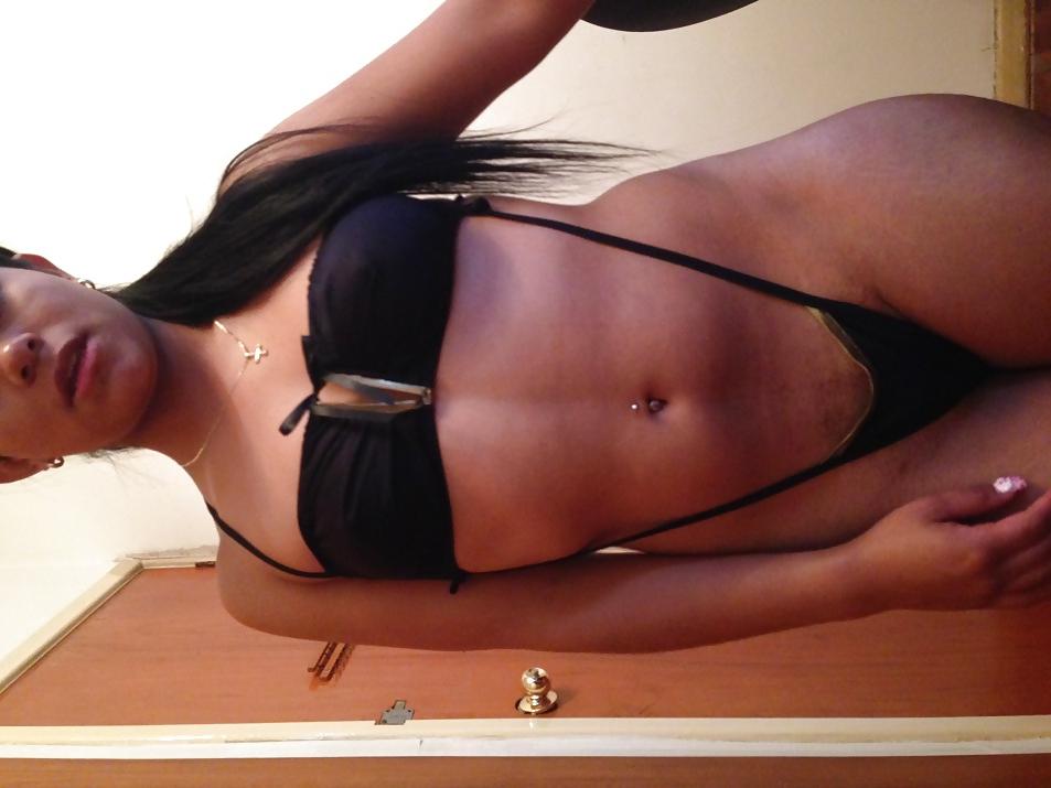 7P Curvy latina