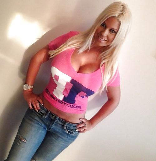24P Bimbo Invasion 14