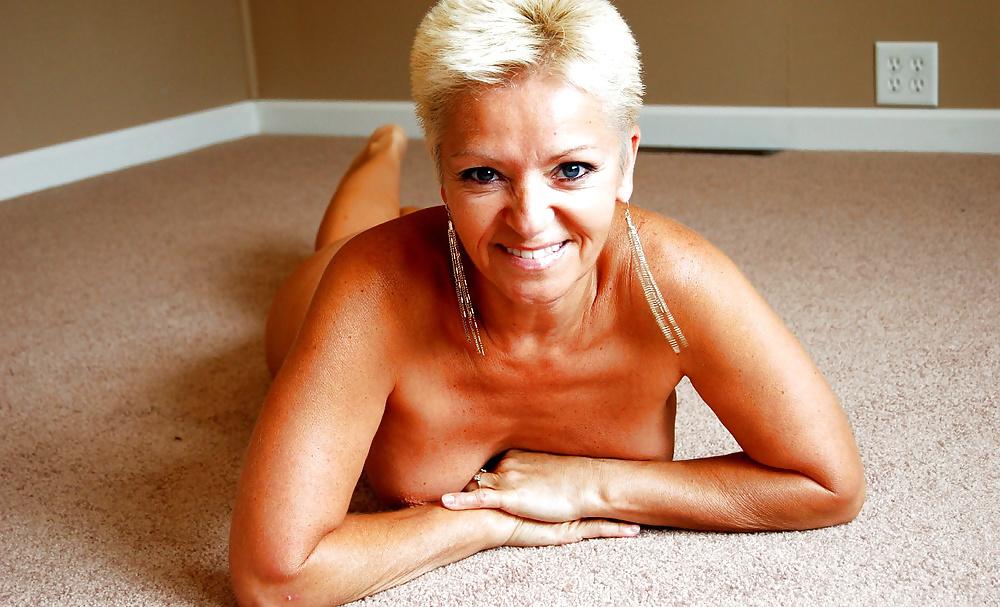 25P Sexy Short Haired MILF