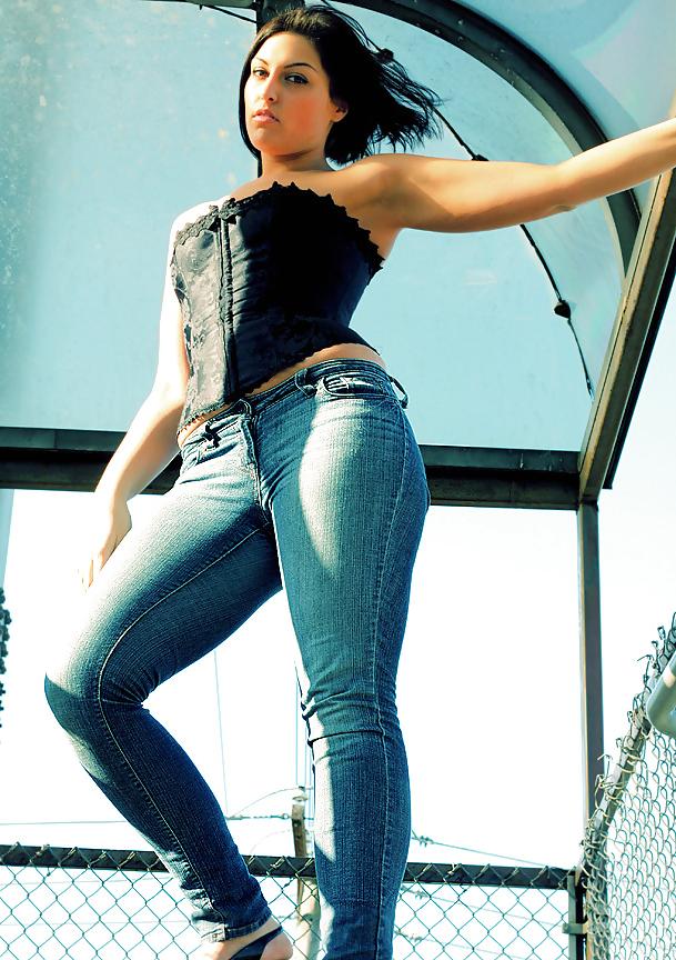 24P Young Jeans Sluts III