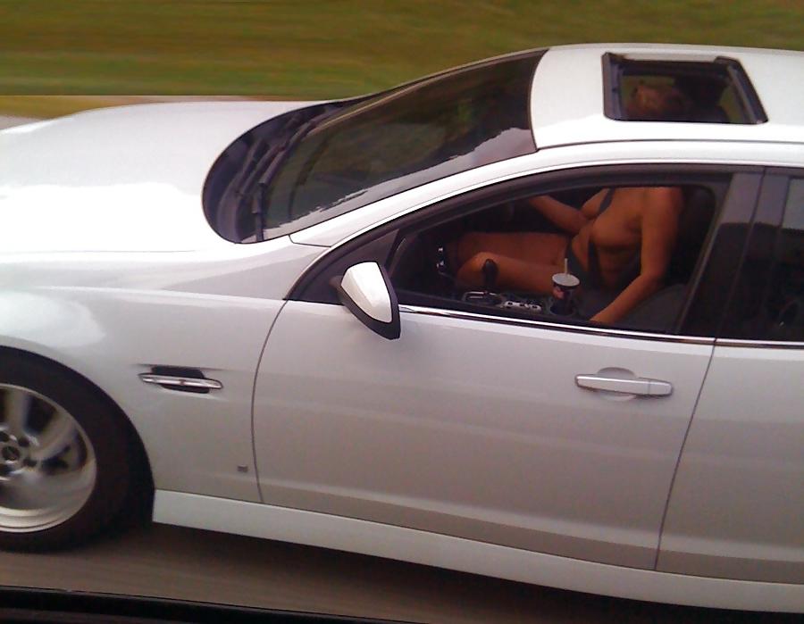 25P Women driving nude