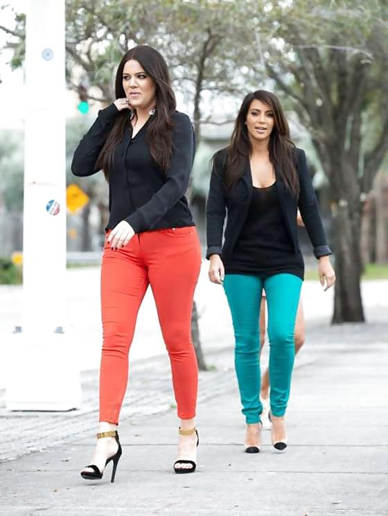 12P Khloe Kardashian - thick and curvy