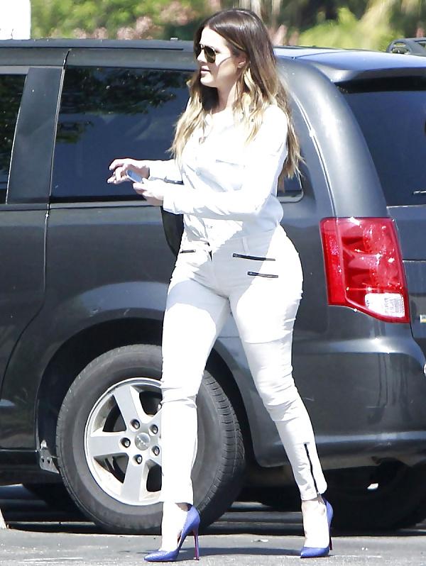 12P Khloe Kardashian - thick and curvy